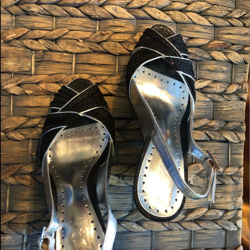 BCBG Paris women’s wedges